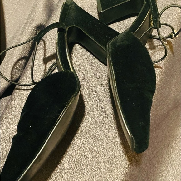 BLACK VELVET DRESS PUMPS - Picture 2 of 6